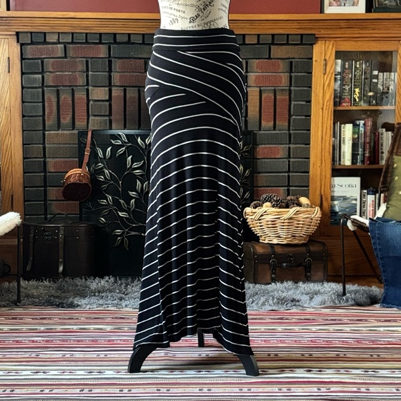 Knit Hip-hugging Maxi Skirt Size XS - Picture 1 of 5